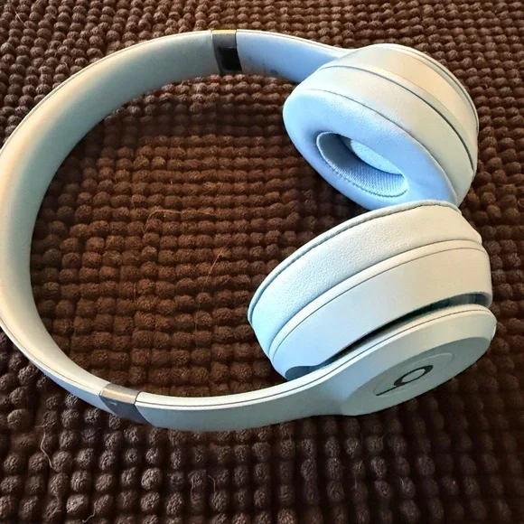 Beats by Dre Solo 4 Over-Ear Headphones - Light Blue - Picture 7 of 8